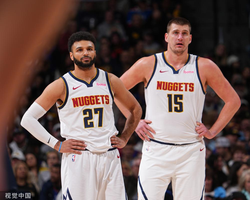 在万众瞩目 在万众瞩目